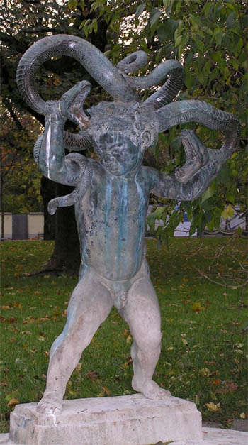 Herakles erwürgt die Schlangen